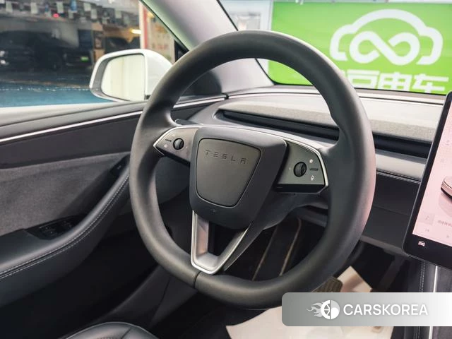 Tesla Model Y 2025 Белый из Китая, фото 2