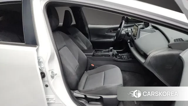 Toyota Prius 5th Generation 2024 Белый из Кореи, фото 2