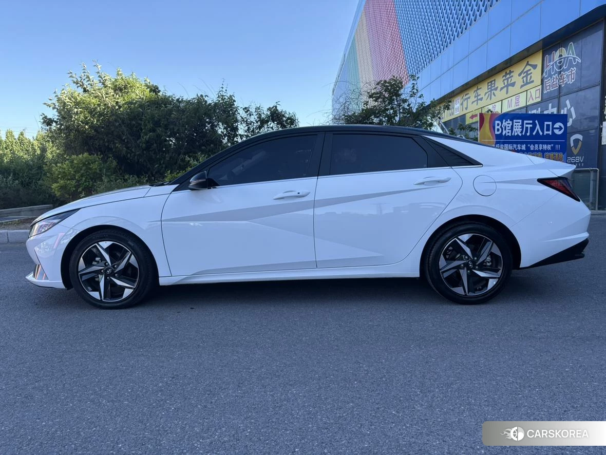 Hyundai Elantra 2022 Белый из Китая, фото 2