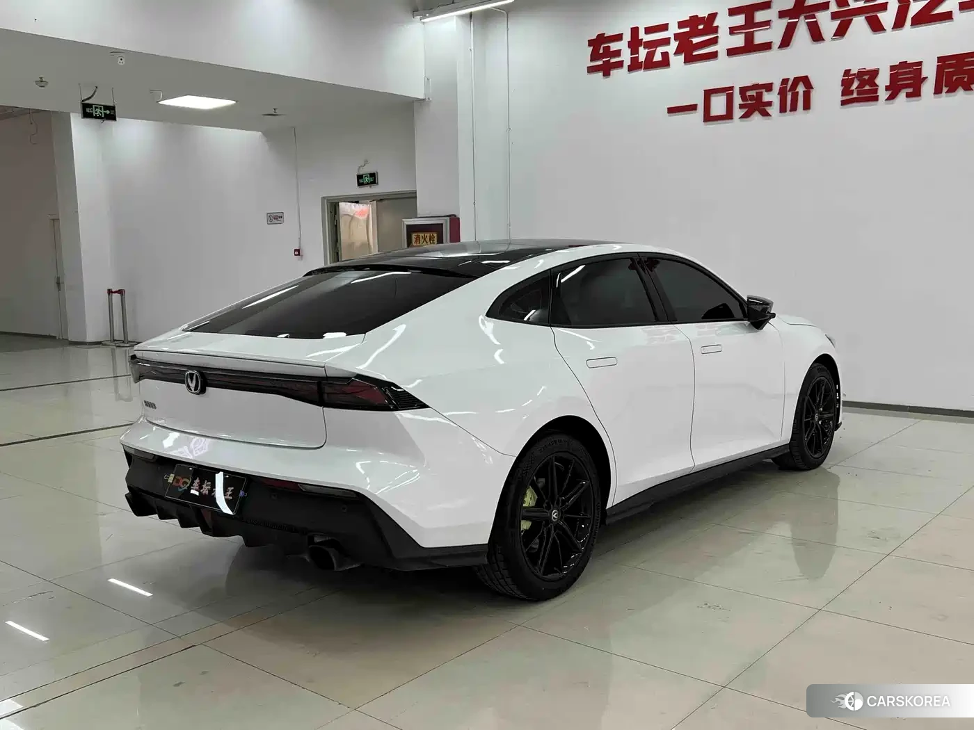 Chang'an Changan UNI-V 2023 Белый из Китая, фото 2