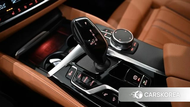 BMW 5 Series (G30) 2023 Белый из Кореи, фото 2