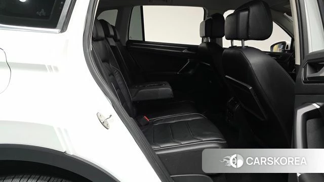 Volkswagen Tiguan second Generation 2018 Белый из Кореи, фото 2