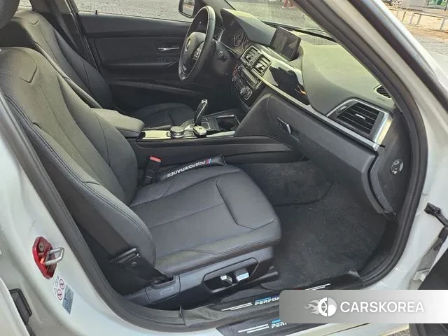 BMW 3 Series (G20) 2018 Белый из Кореи, фото 2