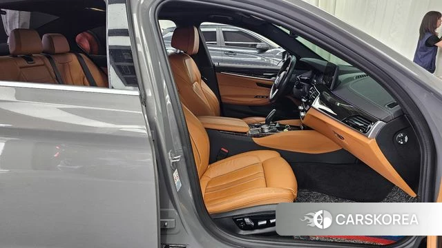 BMW 5 Series (G30) 2021 Серый из Кореи, фото 2
