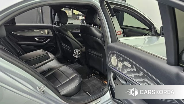 Mercedes-Benz E-Class W213 2022 Серебристо-серый из Кореи, фото 2