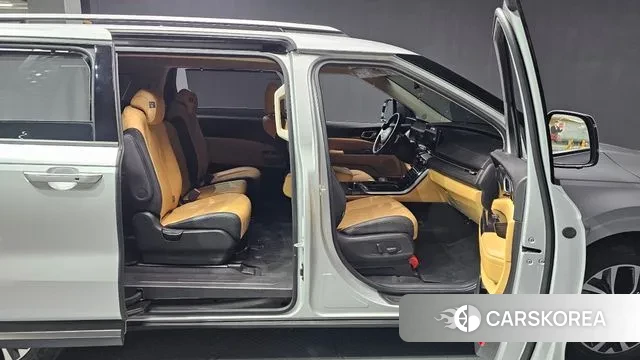 Kia Carnival 4th generation 2022 Серебряный из Кореи, фото 2