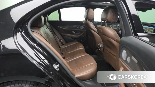 Mercedes-Benz E-Class W213 2019 Черный из Кореи, фото 2