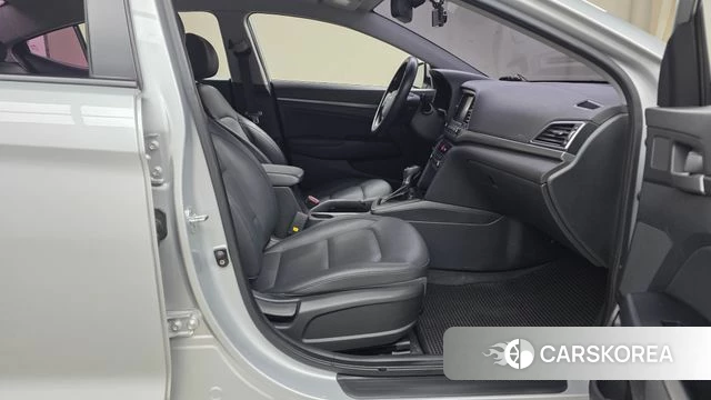 Hyundai Avante AD 2018 Серебристо-серый из Кореи, фото 2