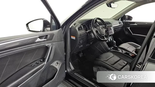 Volkswagen Tiguan second Generation 2018 Черный из Кореи, фото 2