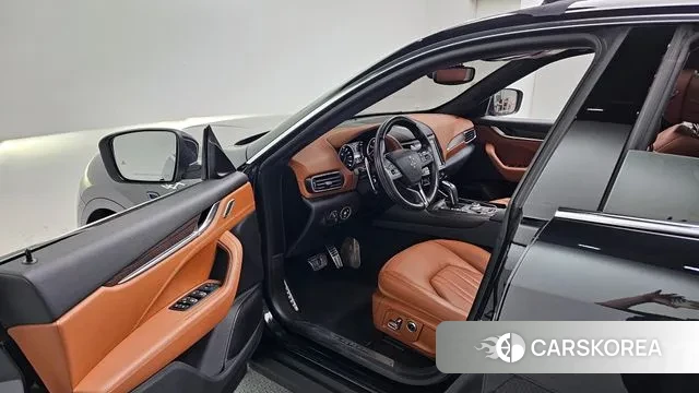 Maserati Levante 2022 Черный из Кореи, фото 2