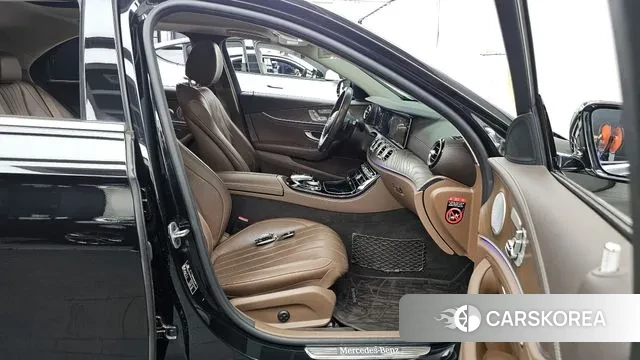 Mercedes-Benz E-Class W213 2019 Черный из Кореи, фото 2