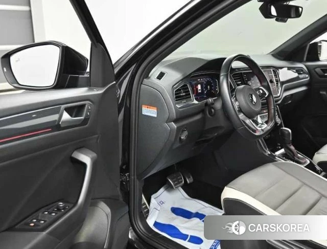 Volkswagen T-Roc 2021 Черный из Кореи, фото 2