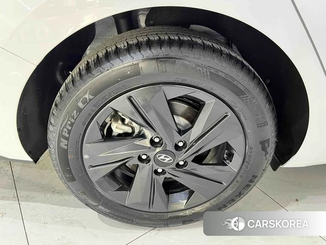 Hyundai Elantra 2024 Белый из Китая, фото 2