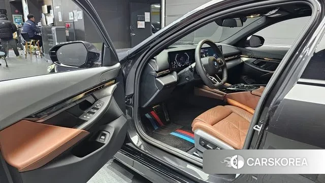 BMW 5 Series (G60) 2025 Серый из Кореи, фото 2