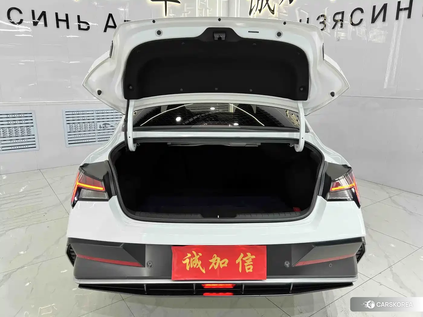 Hyundai Elantra 2024 Белый из Китая, фото 2