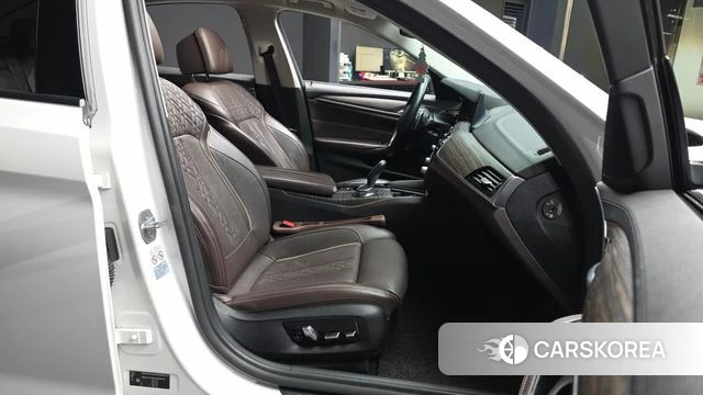 BMW 5 Series (G30) 2019 Белый из Кореи, фото 2