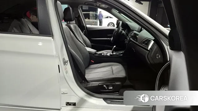 BMW 3 Series (F30) 2018 Белый из Кореи, фото 2