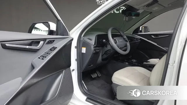 Kia Di Ol Nu Niro 2023 Белый из Кореи, фото 2