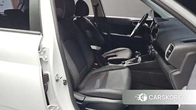 Hyundai Venue 2022 Белый из Кореи, фото 2