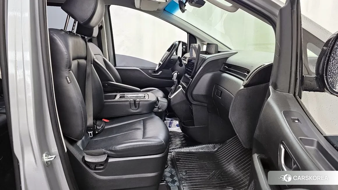 Hyundai Staria 2022 Серебряный из Кореи, фото 2