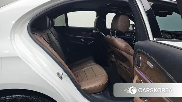 Mercedes-Benz E-Class W213 2022 Белый из Кореи, фото 2