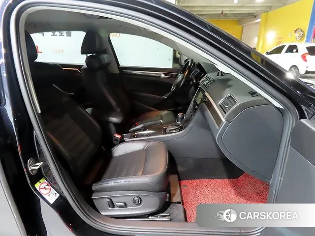 Volkswagen The New Passat 2018 Черный из Кореи, фото 2