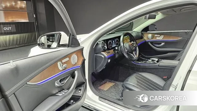 Mercedes-Benz E-Class W213 2018 Белый из Кореи, фото 2