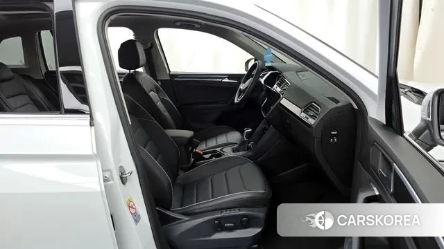 Volkswagen Tiguan second Generation 2024 Белый из Кореи, фото 2