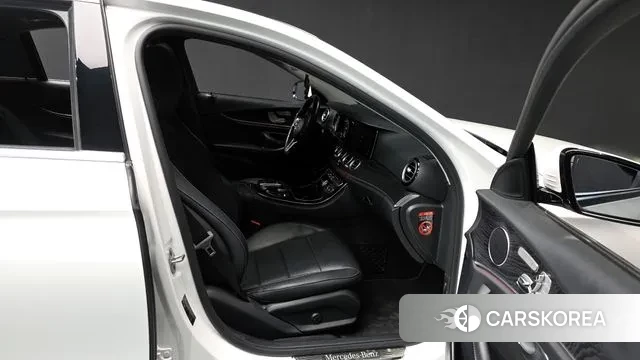 Mercedes-Benz E-Class W213 2019 Белый из Кореи, фото 2