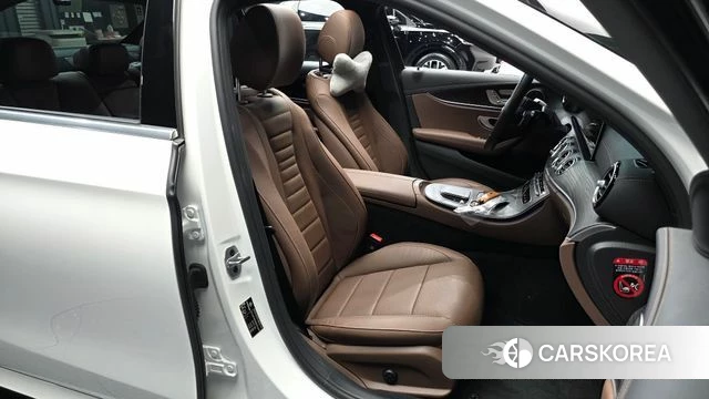 Mercedes-Benz E-Class W213 2023 Белый из Кореи, фото 2