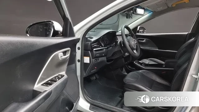 Kia Niro Plus 2022 Серебристо-серый из Кореи, фото 2