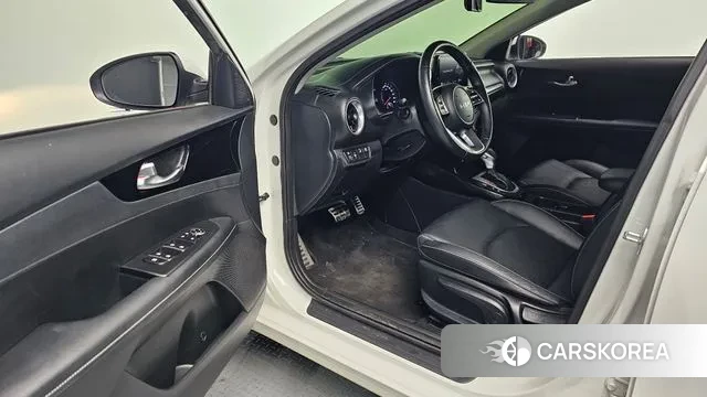 Kia The New K3 2nd generation 2023 Белый из Кореи, фото 2