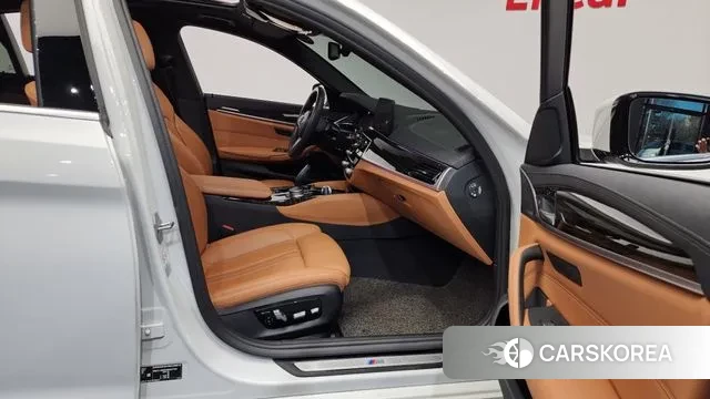 BMW 5 Series (G30) 2021 Белый из Кореи, фото 2