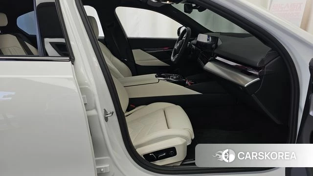 BMW 5 Series (G60) 2026 Белый из Кореи, фото 2