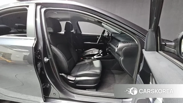 Kia The New K3 2nd generation 2023 Серый из Кореи, фото 2