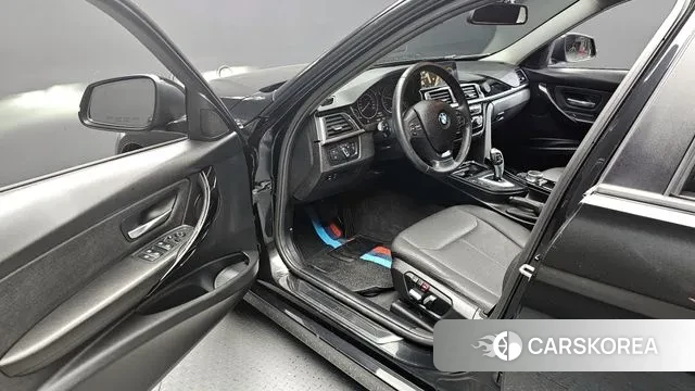 BMW 3 Series (F30) 2018 Черный из Кореи, фото 2