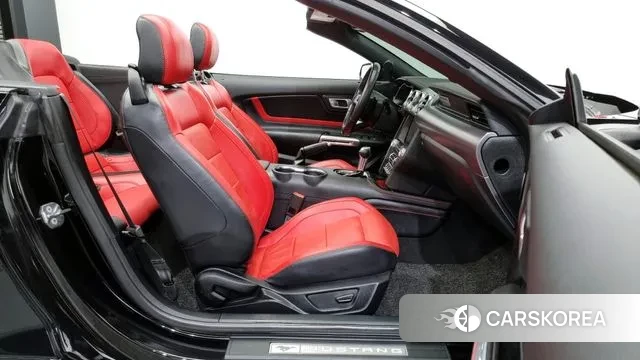 Ford Mustang 2021 Черный из Кореи, фото 2