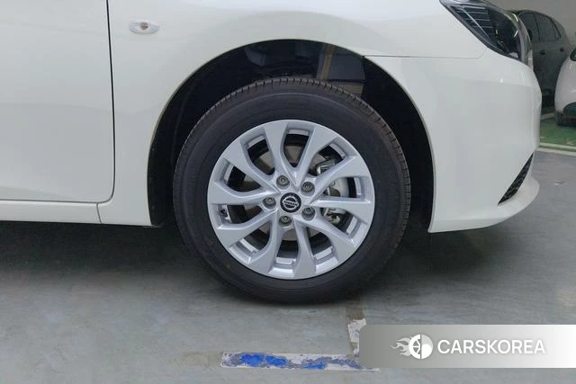Nissan Xuan Yi 2025 Белый из Китая, фото 2