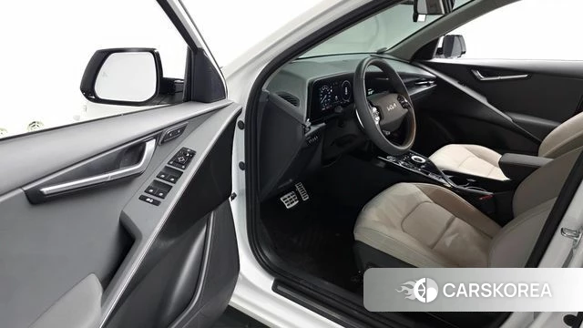 Kia Di Ol Nu Niro 2025 Белый из Кореи, фото 2