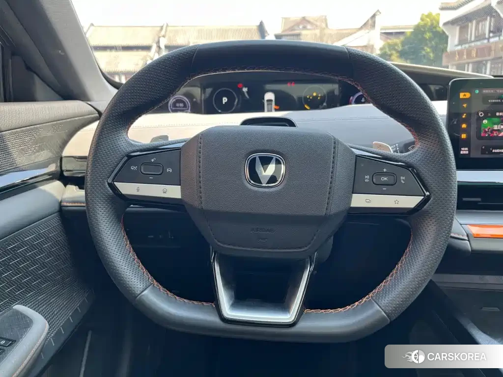 Chang'an UNI-V 2022 Silver/gray из Китая, фото 2