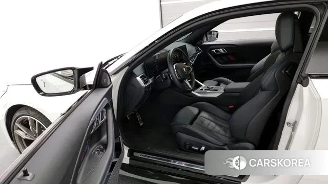 BMW 2 Series (G42) 2023 Белый из Кореи, фото 2