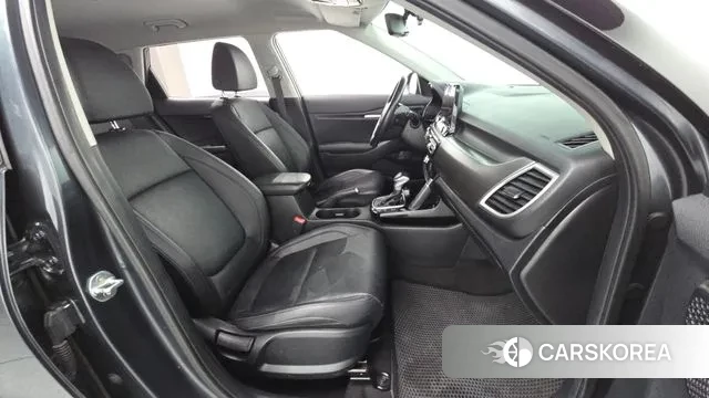 Kia Seltos 2021 Серый из Кореи, фото 2