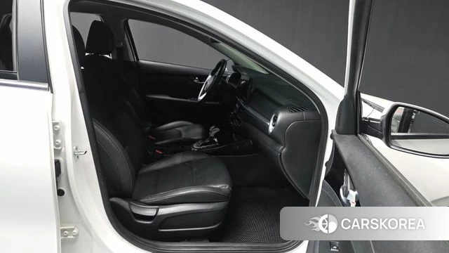 Kia The New K3 2nd generation 2021 Белый из Кореи, фото 2