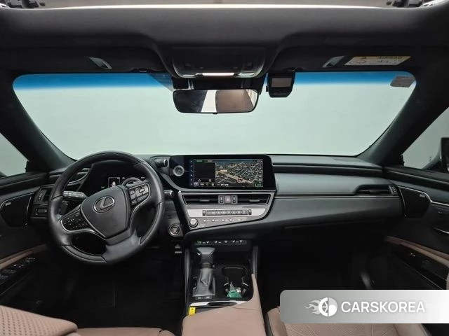 Lexus ES300h 7th generation 2023 Белый из Кореи, фото 2