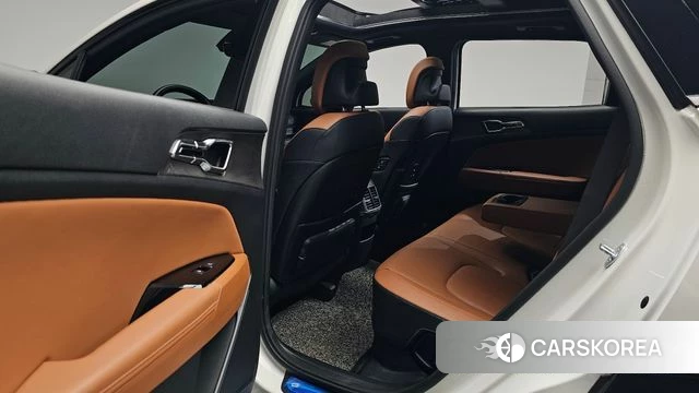 Kia Sportage 5th Generation Hybrid 2023 Белый из Кореи, фото 2