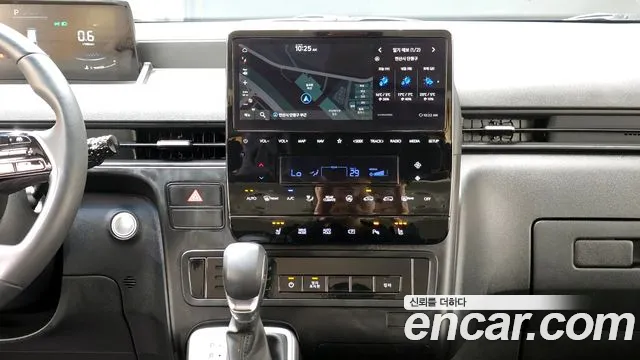 Hyundai Staria 2023 Желтый из Кореи, фото 2