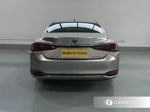Lexus ES 2023 Серебристо-серый из Китая, фото 2