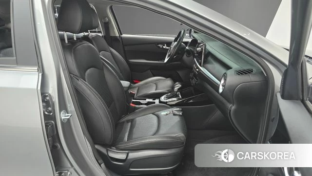 Kia The New K3 2nd generation 2023 Серебристо-серый из Кореи, фото 2