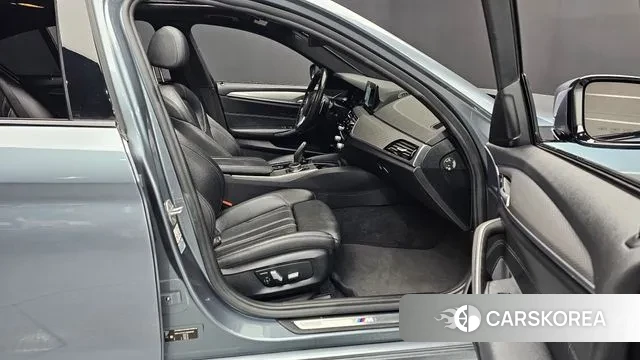 BMW 5 Series (G30) 2018 Серый из Кореи, фото 2