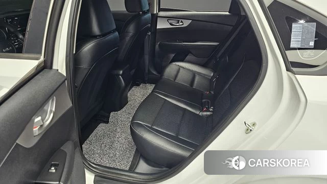 Kia The New K3 2nd generation 2021 Белый из Кореи, фото 2